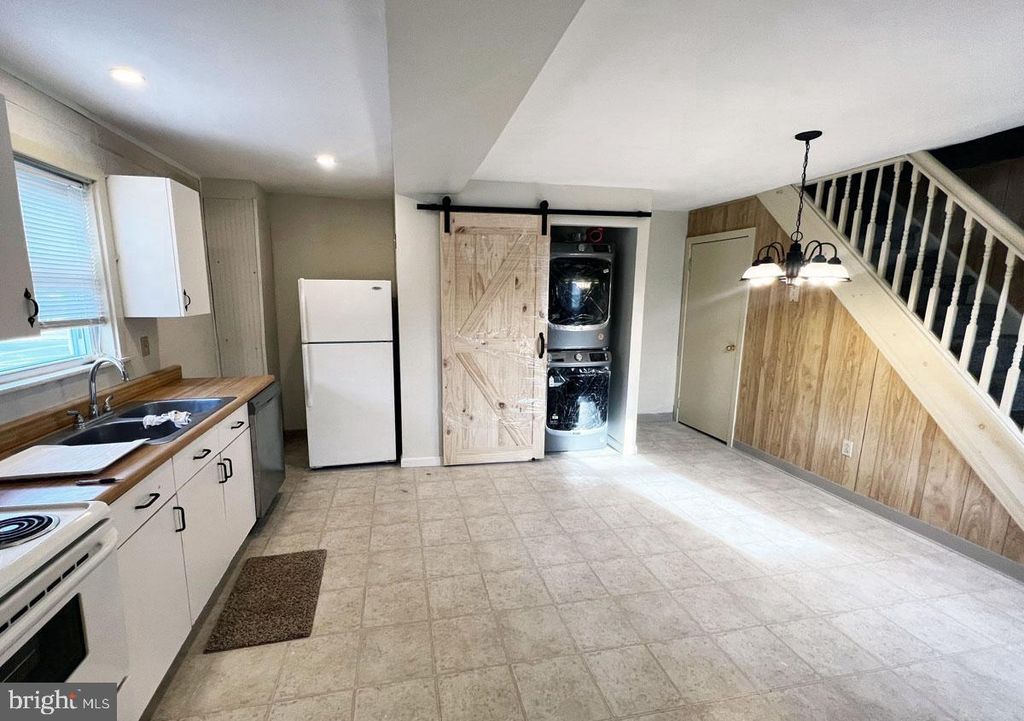 Photo of 302 E Howard Street, POTTSTOWN, PA 19464 (MLS # PAMC2169126)