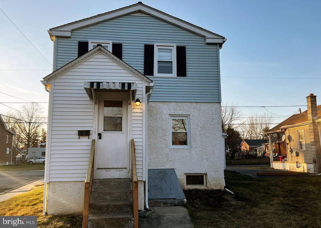 Photo of 302 E Howard Street, POTTSTOWN, PA 19464 (MLS # PAMC2169126)