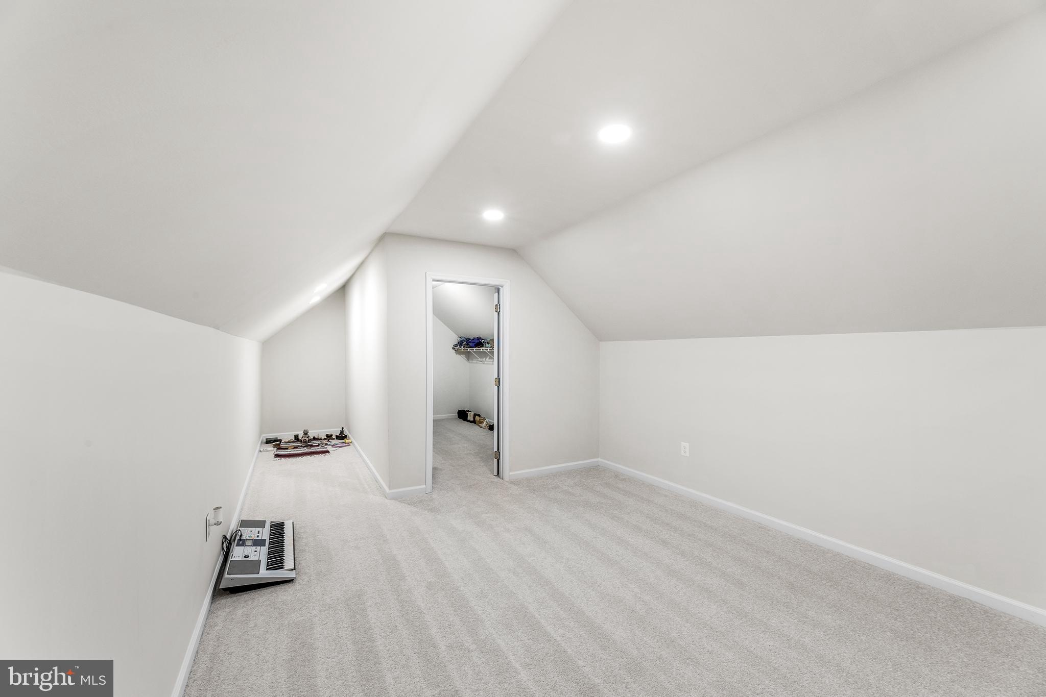 WHITE COVE - Residential