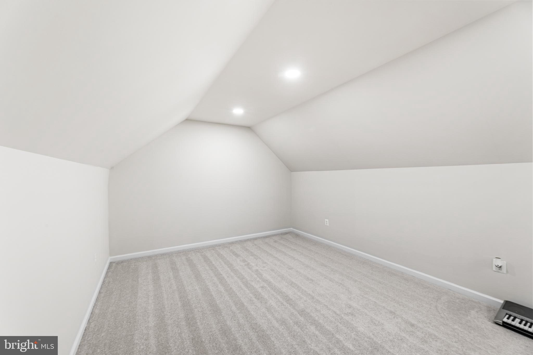 WHITE COVE - Residential