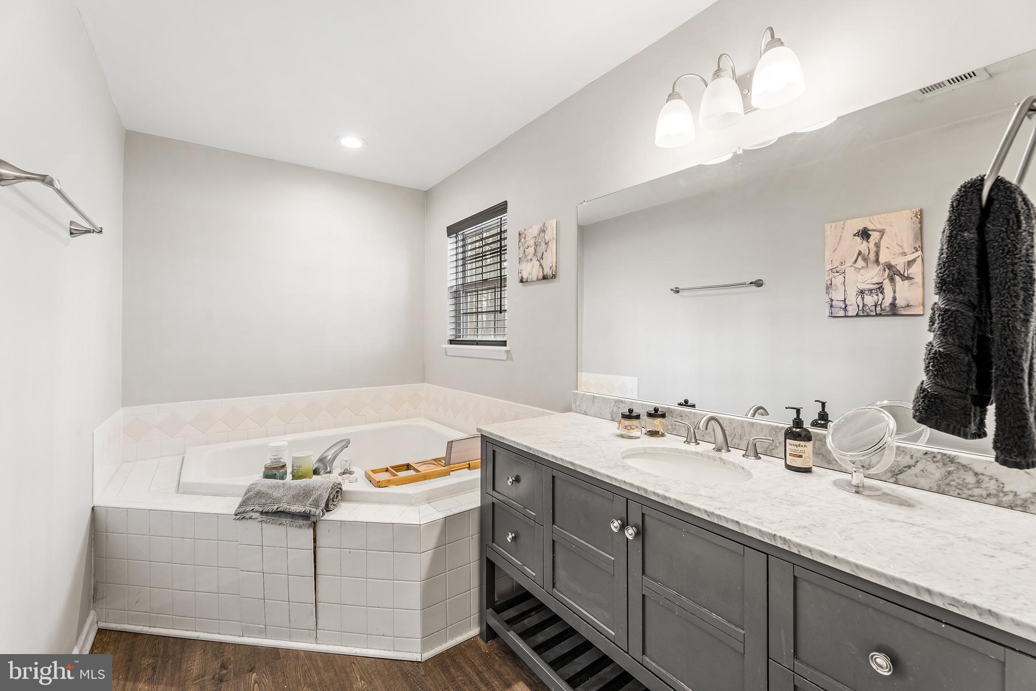 WHITE COVE - Residential