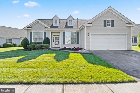 Photo of 33 Bunker Hill Drive, ALLENTOWN, NJ 08501 (MLS # NJMM2004138) Photo of 33 Bunker Hill Drive, ALLENTOWN, NJ 08501 (MLS # NJMM2004138)
