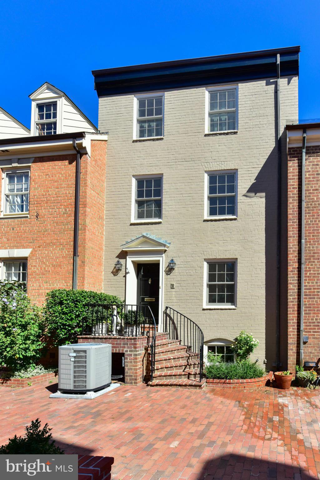 CAMERON MEWS - Residential Lease