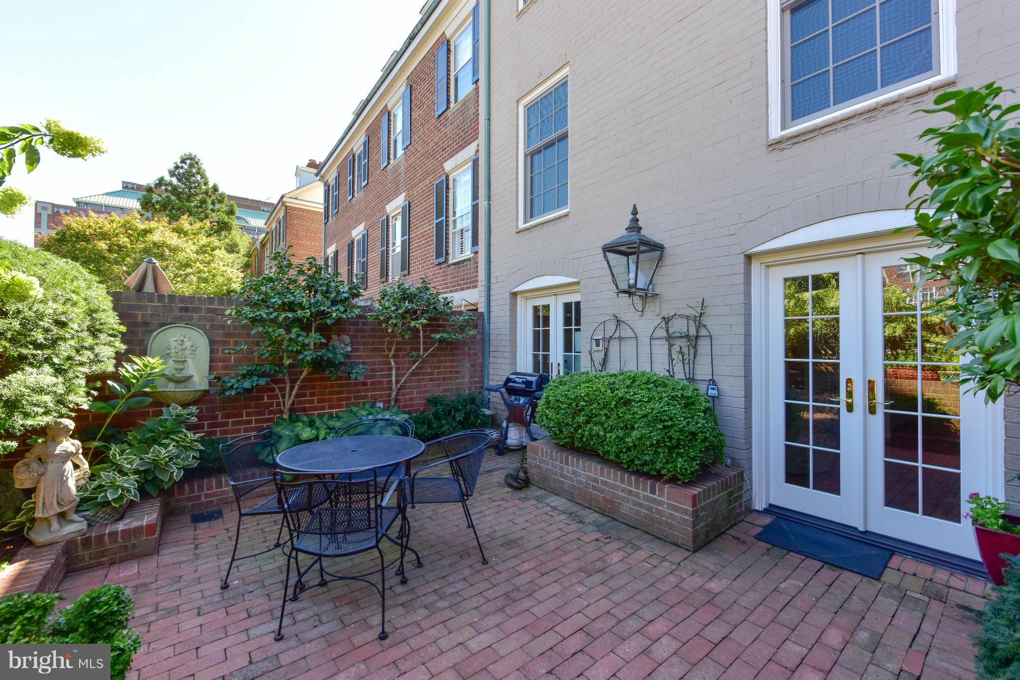 CAMERON MEWS - Residential Lease