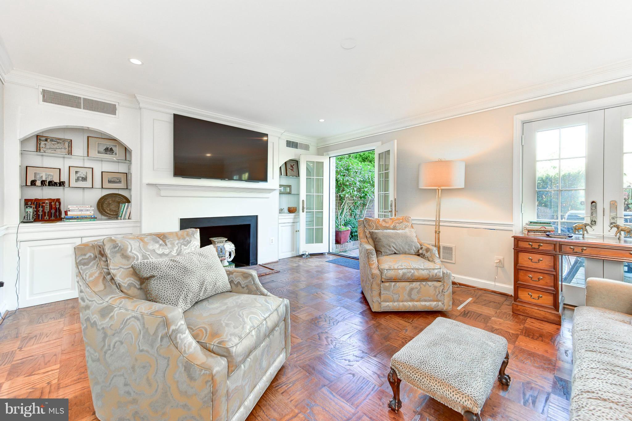 CAMERON MEWS - Residential Lease