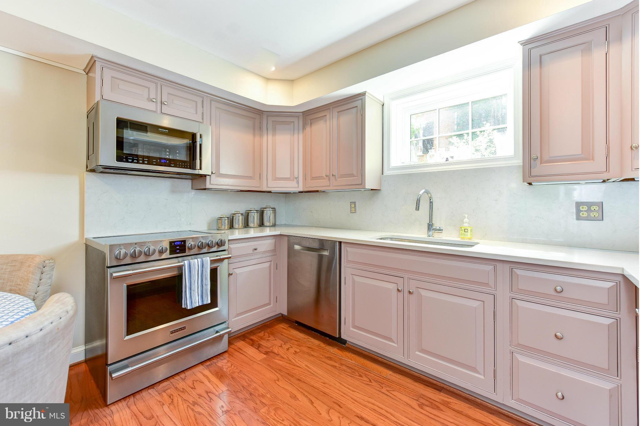 CAMERON MEWS - Residential Lease