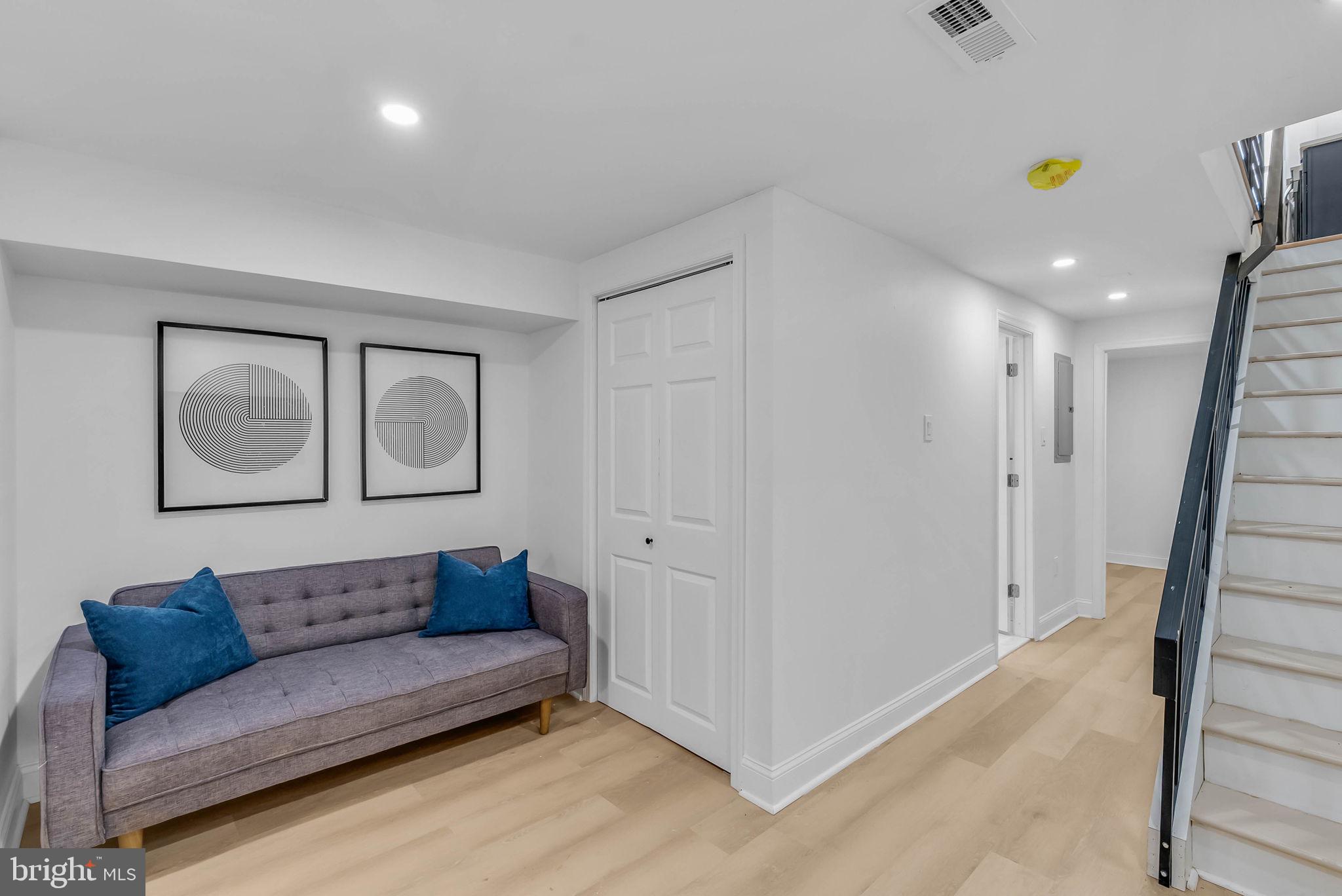 POINT BREEZE - Residential