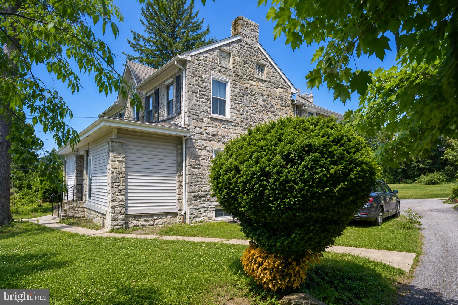 2600 WOODLAWN STREET
