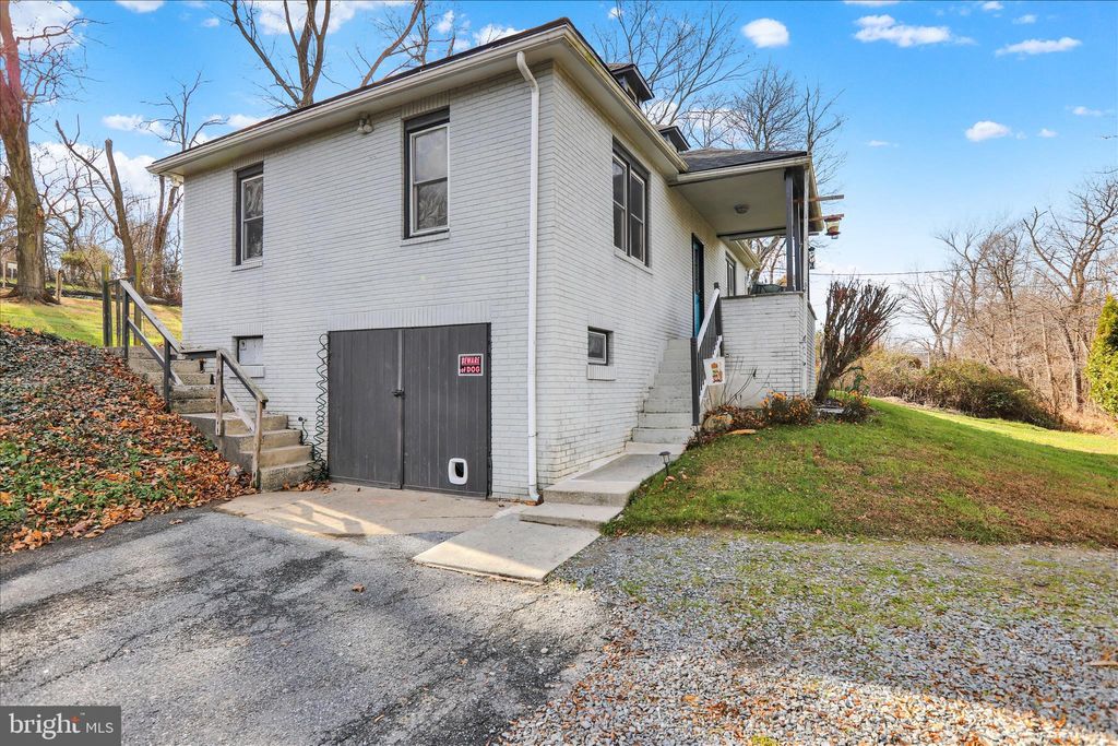 Photo of 681 Baumgardner Road, LANCASTER, PA 17603 (MLS # PALA2081608)