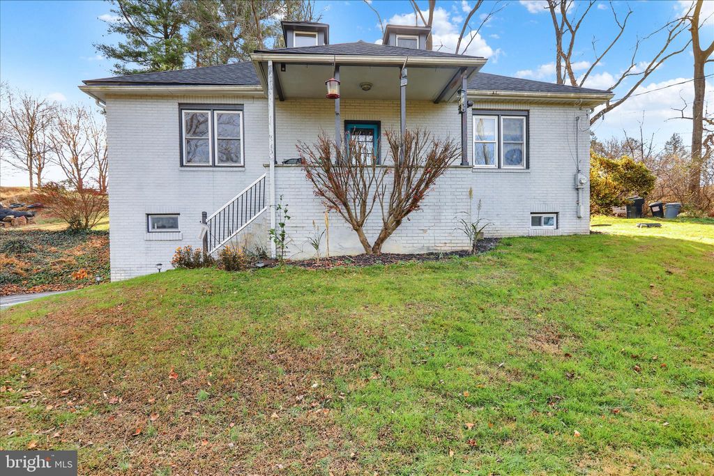 Photo of 681 Baumgardner Road, LANCASTER, PA 17603 (MLS # PALA2081608)