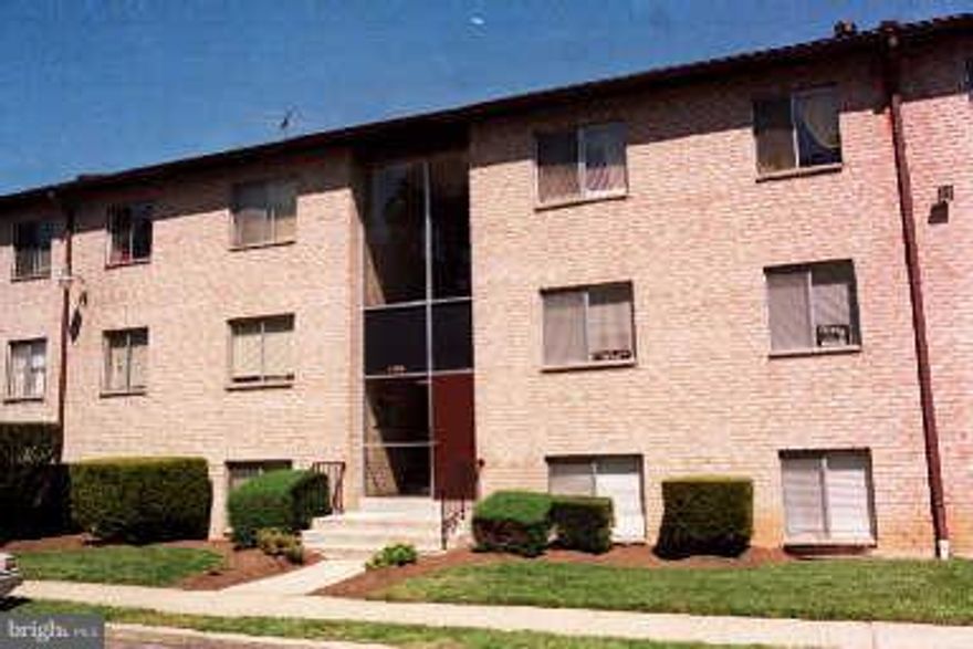 Rarely available and Completely Updated 2BdBth unit. Owner has tiled entire unit with ceramic tile upgraded bath and kitchen cabinets and brand new appl. Balcony overlooks treed common areas.  Condo fees include water, gas, trash lawn maintenance, mstr ins. pol. Low condo fees and convenient to Kingstowne Shops, Metro, I95/395/495. Great first time buyer or investor opportunity.