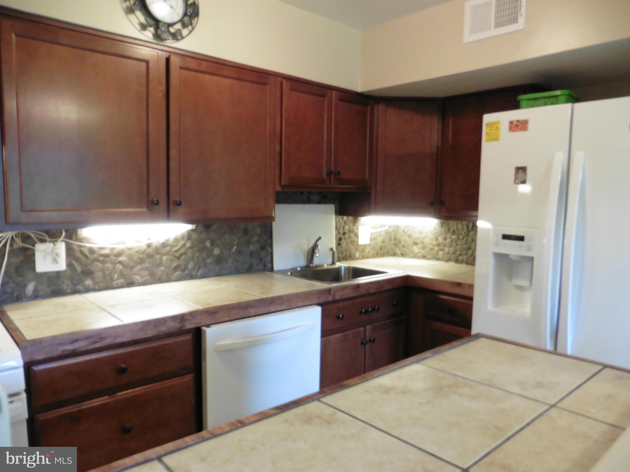 HERITAGE KNOLL - Residential