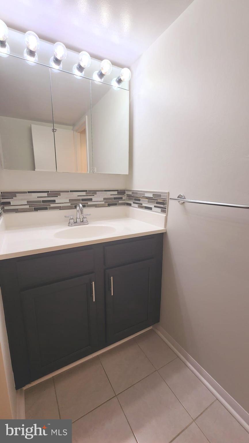 CENTURY SOUTH - Residential Lease