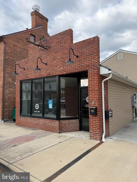 Photo of 232 W King Street, STRASBURG, VA 22657 (MLS # VASH2012882) Photo of 232 W King Street, STRASBURG, VA 22657 (MLS # VASH2012882)