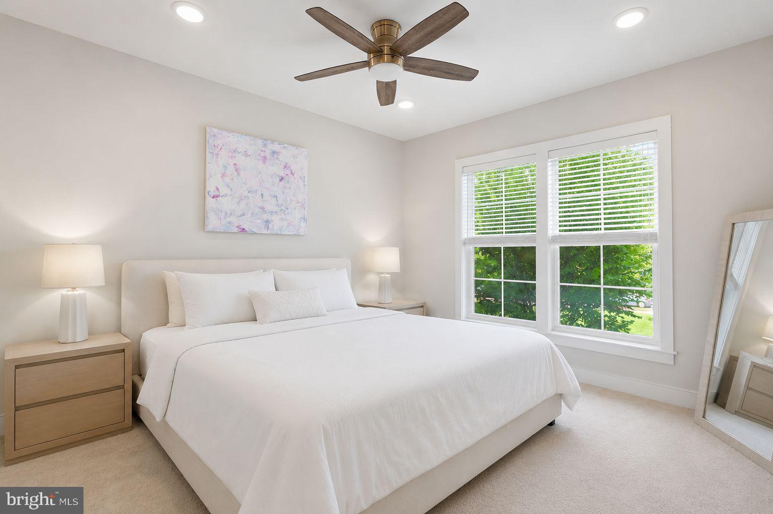 210 DECOVERLY DRIVE 205