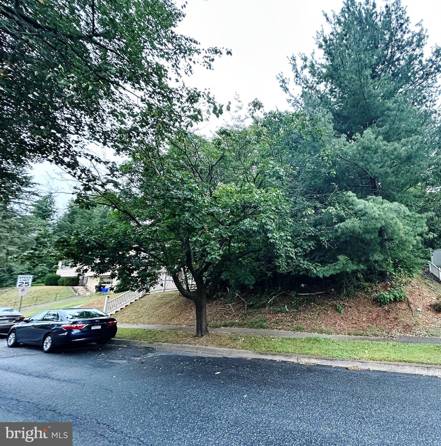 Rare Opportunity to find a Fantastic Wooded Building Lot in a well-established Neighborhood! Build your Dream Home on this attractive lot nestled in a great community! (Use the Builder of your Choice!!)