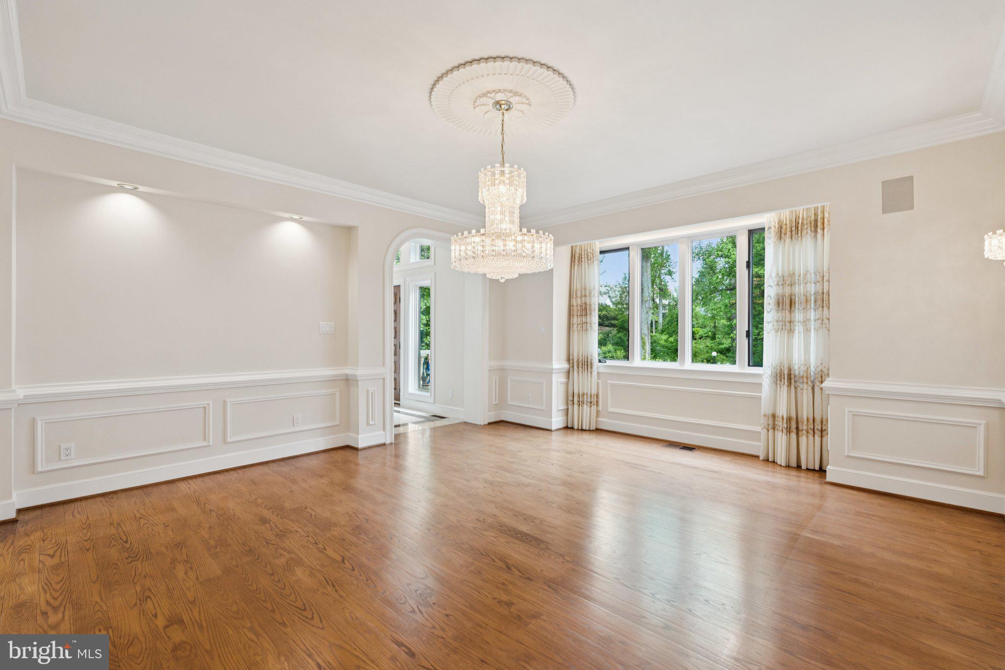 6723 GEORGETOWN PIKE