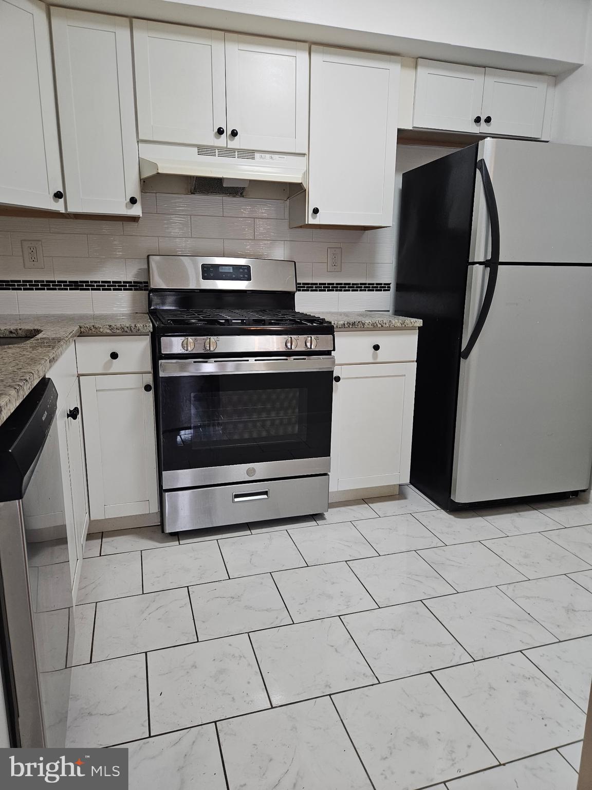 CANAL POINTE - Residential Lease