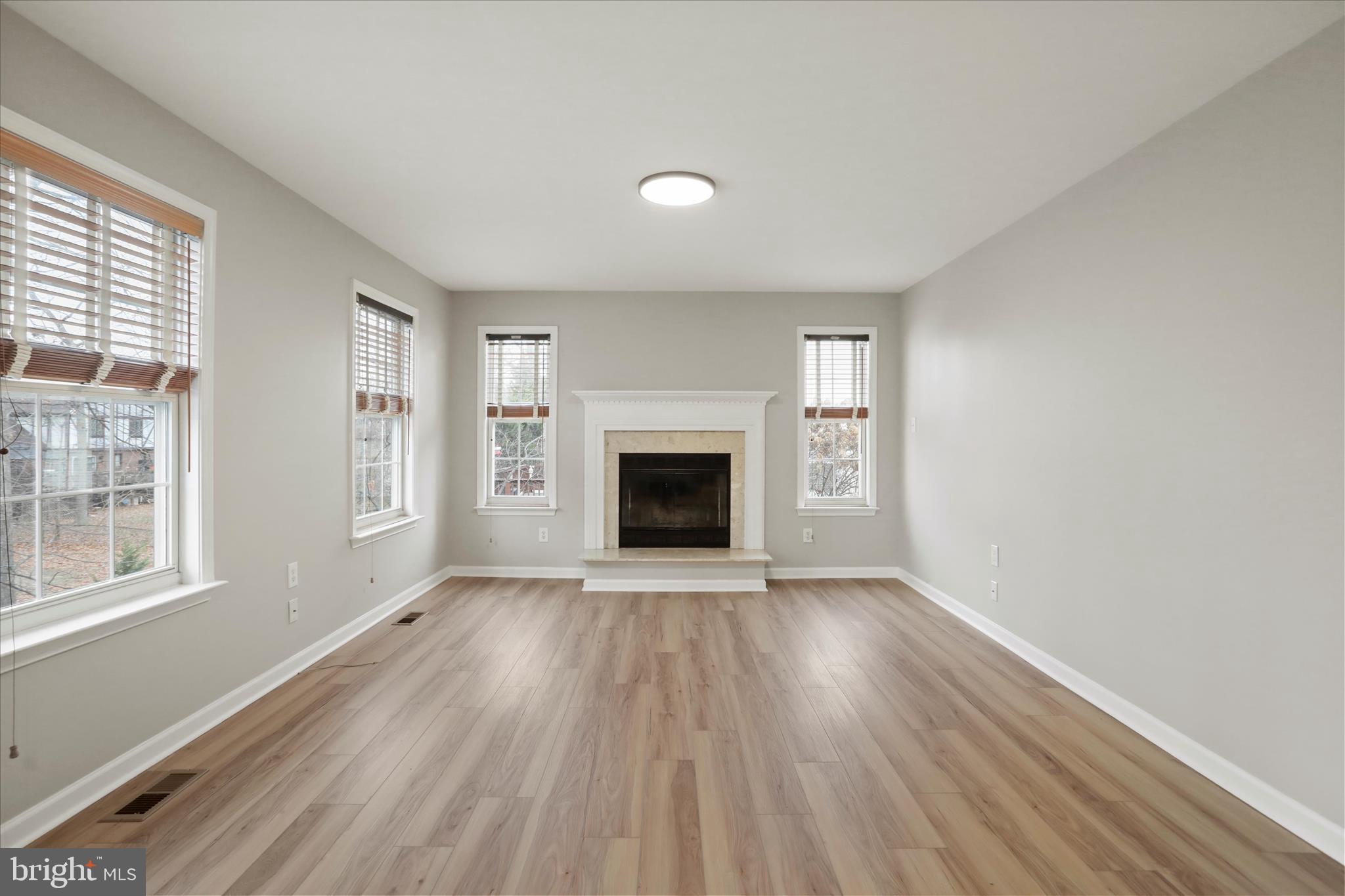 LAUREL RIDGE - Residential