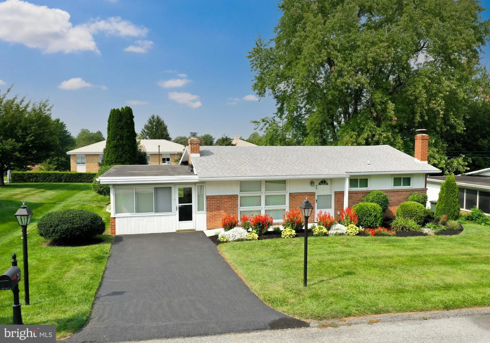 35 E Crestlyn Drive, York, PA 17402