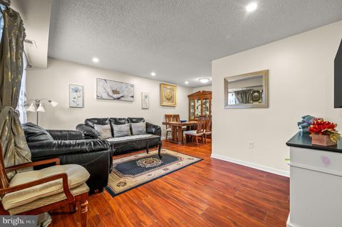 44 CHISWICK DRIVE LINDENWOLD NJ 08021