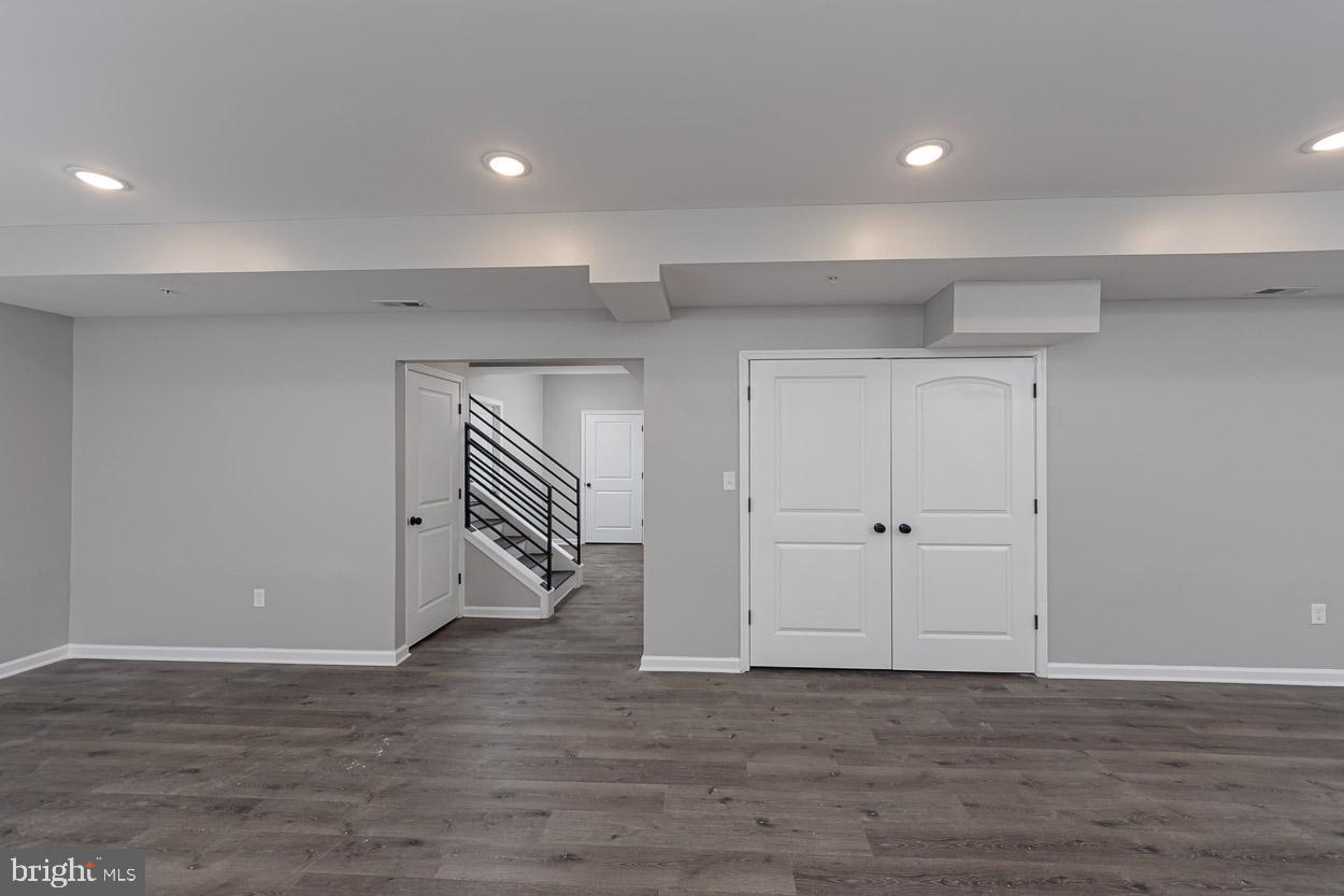 HILLENDALE PARK - Residential