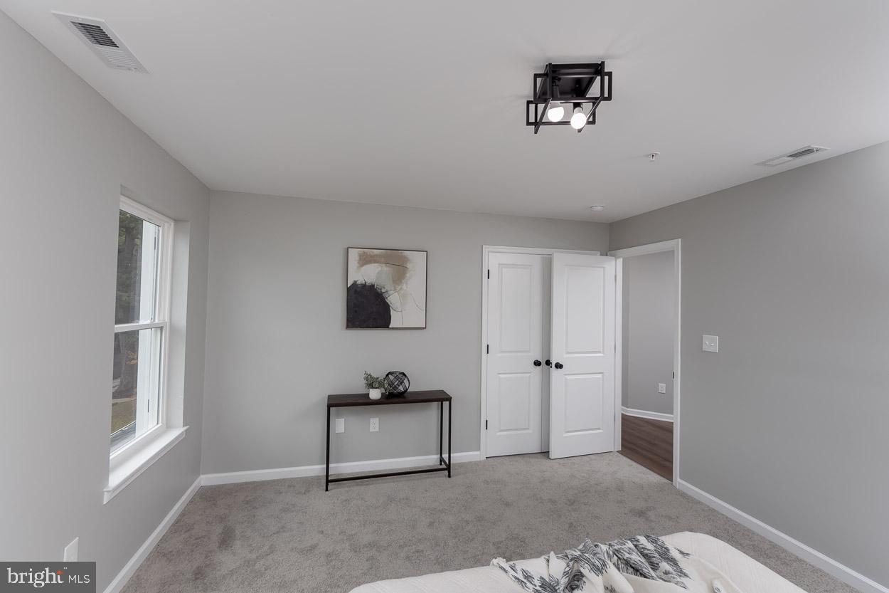 HILLENDALE PARK - Residential