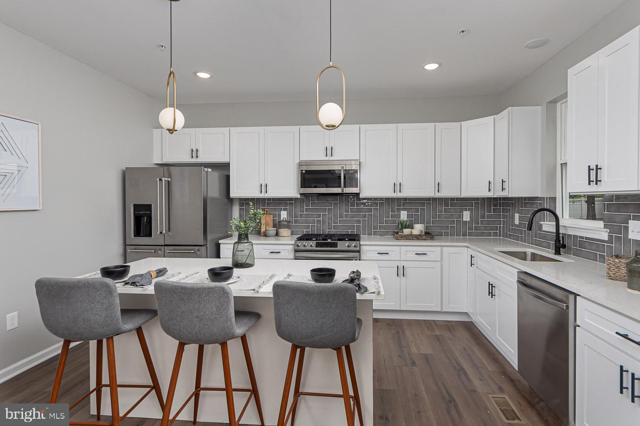 HILLENDALE PARK - Residential