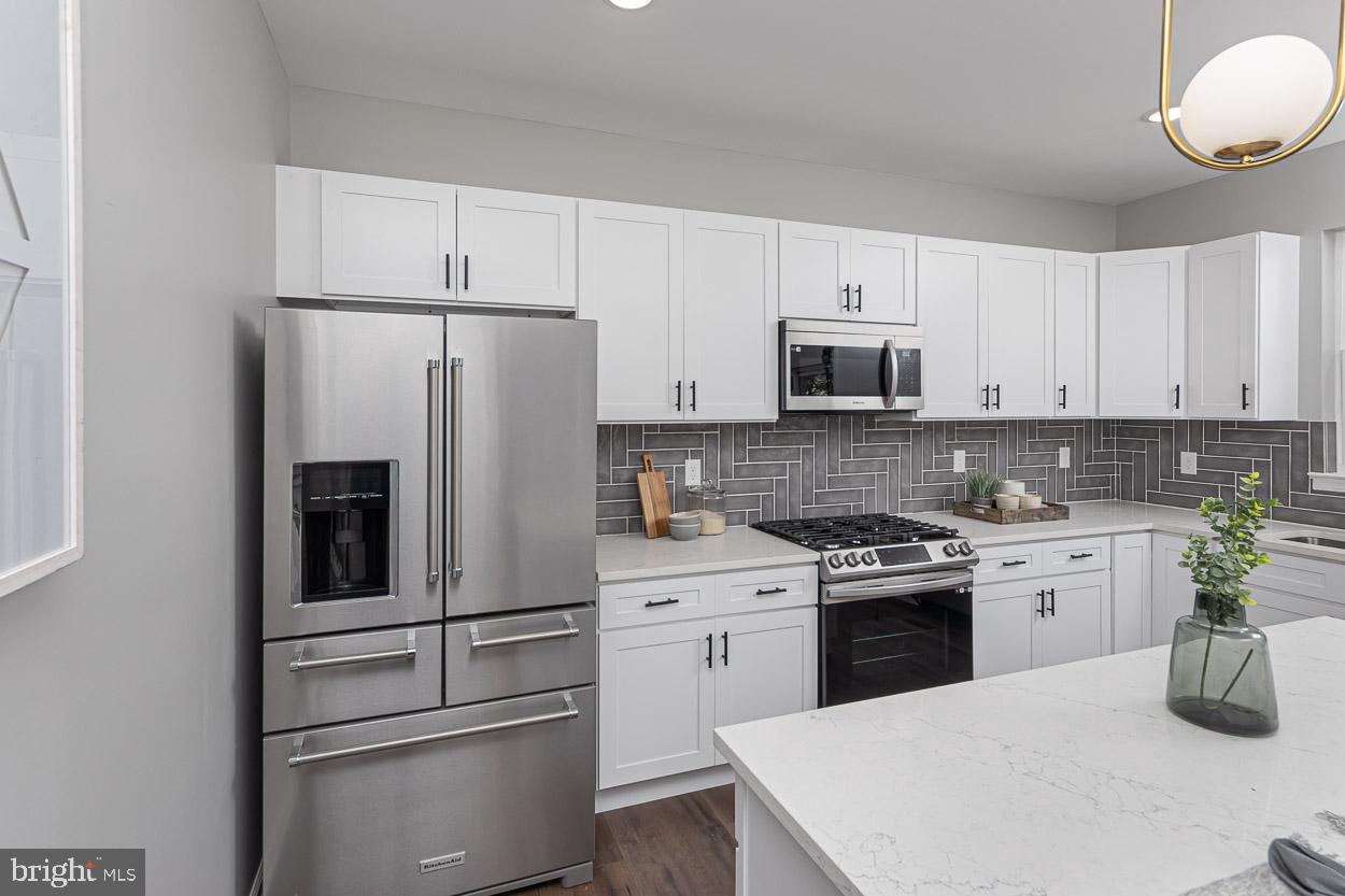 HILLENDALE PARK - Residential