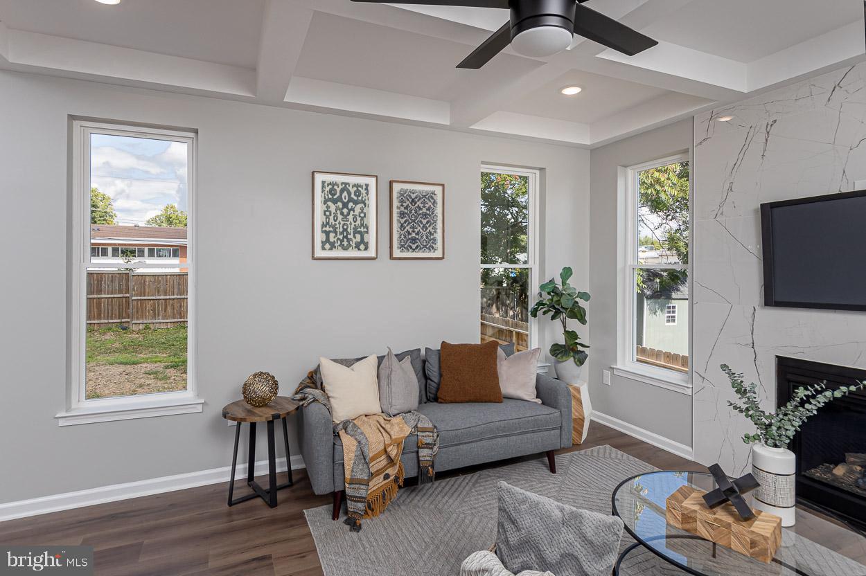 HILLENDALE PARK - Residential