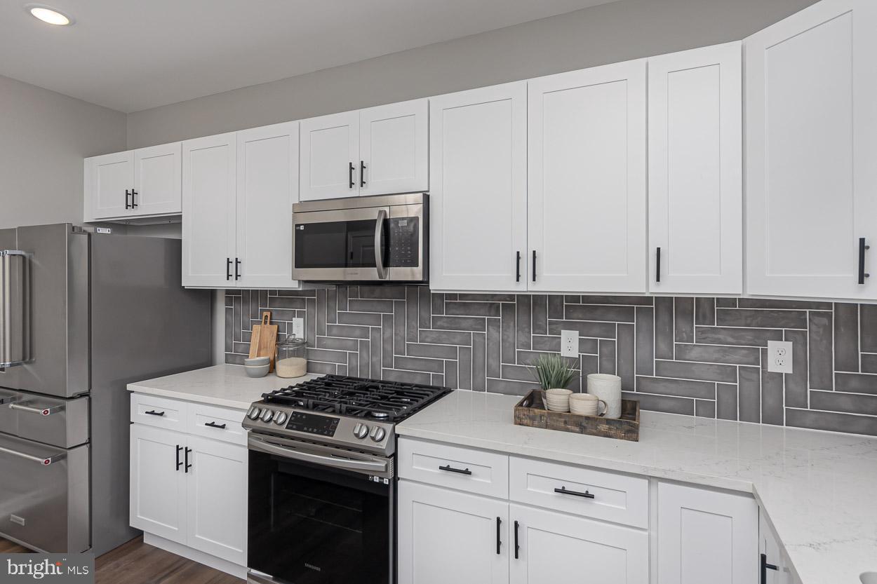 HILLENDALE PARK - Residential