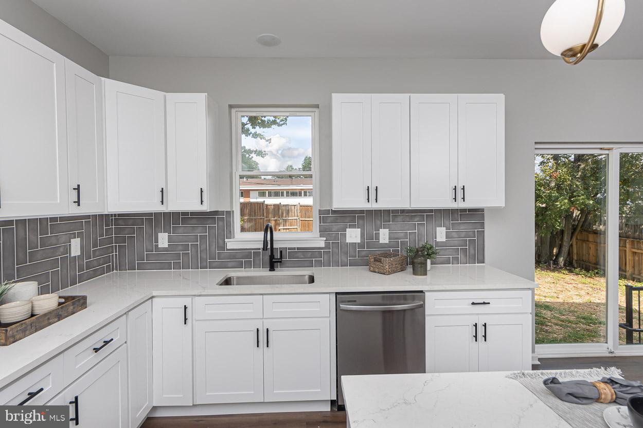 HILLENDALE PARK - Residential