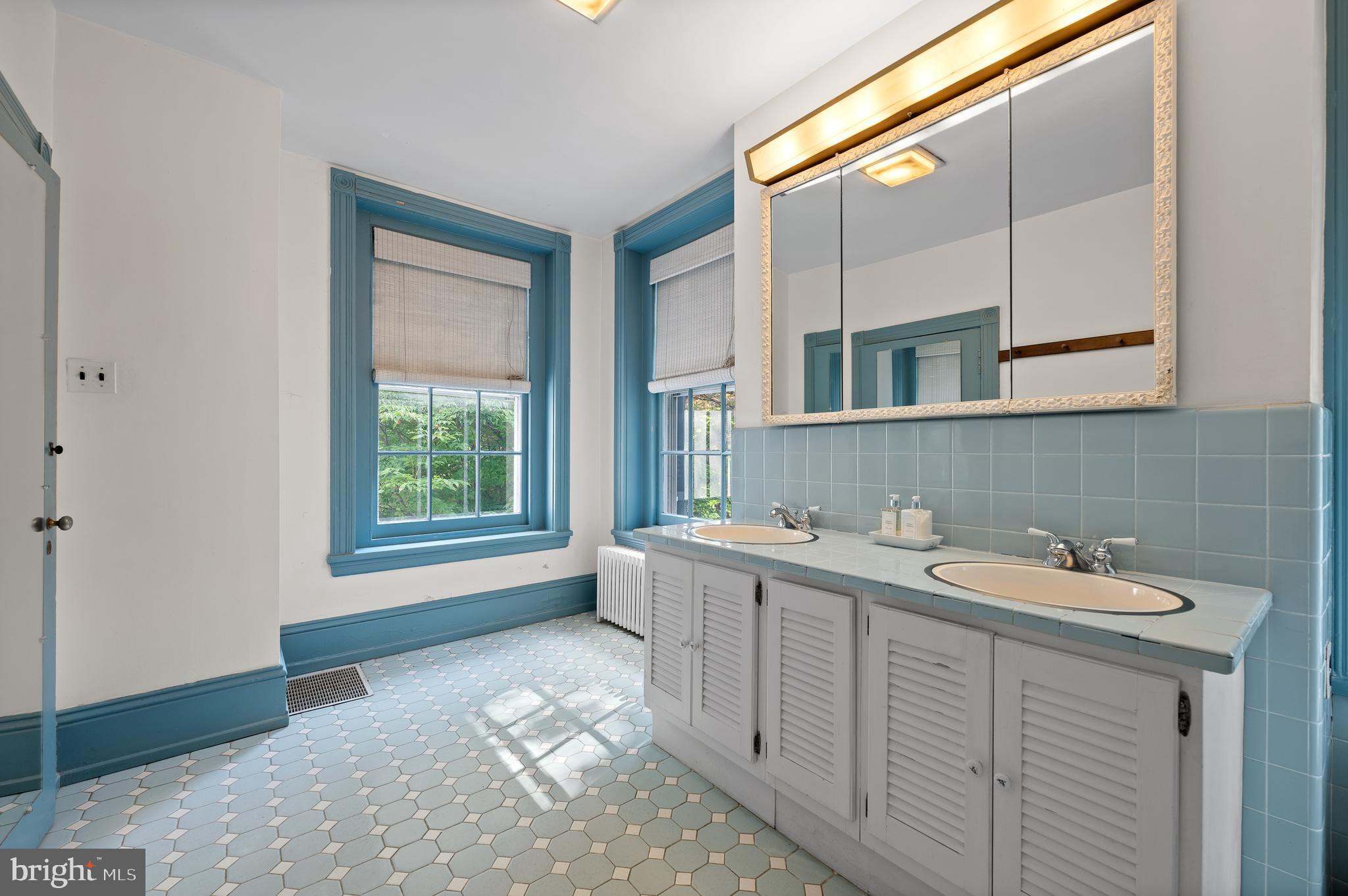 GLADWYNE - Residential