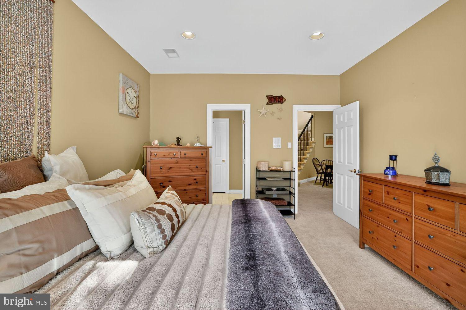 POTOMAC CHASE - Residential