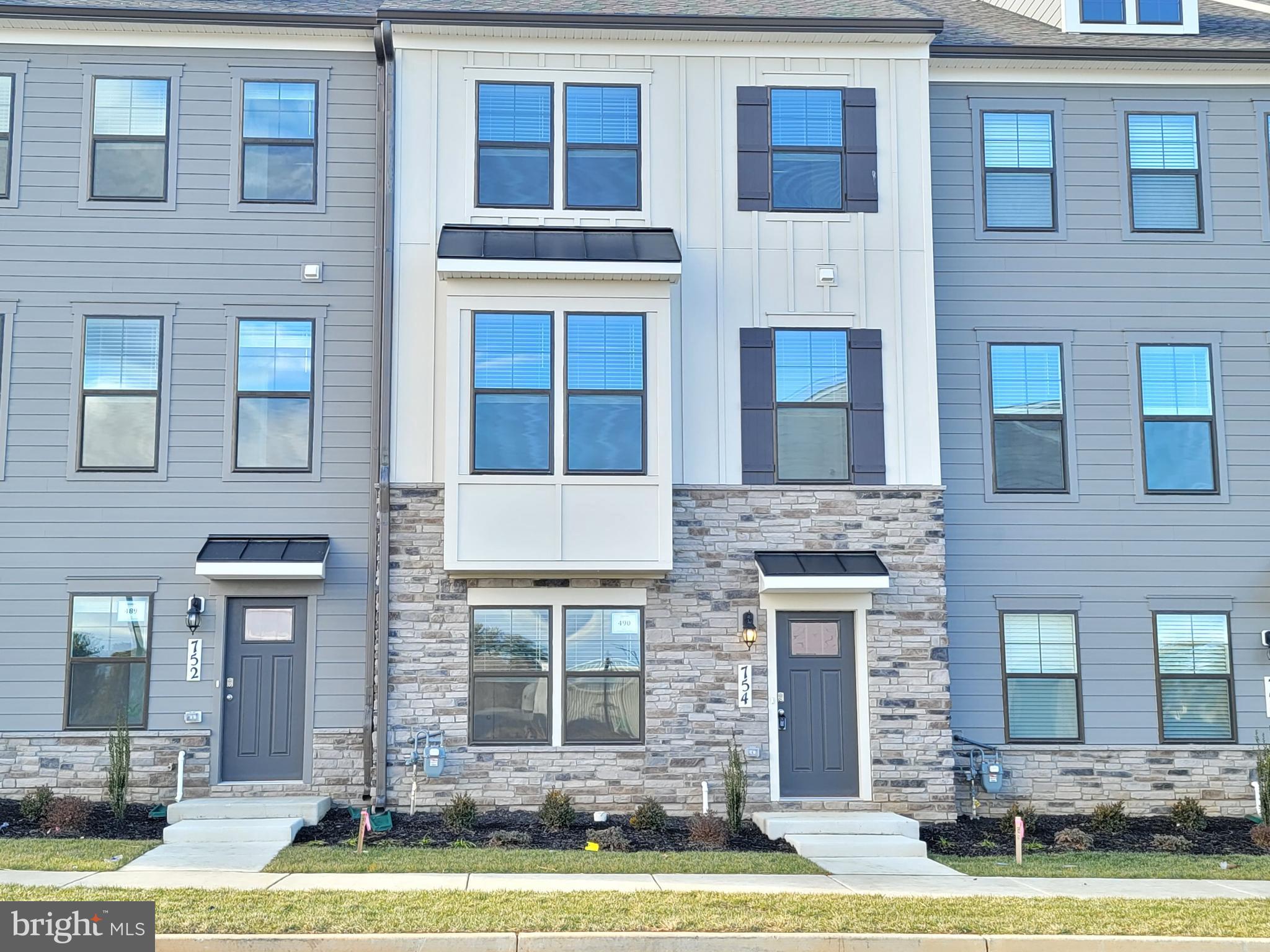 RENN QUARTER - Residential Lease