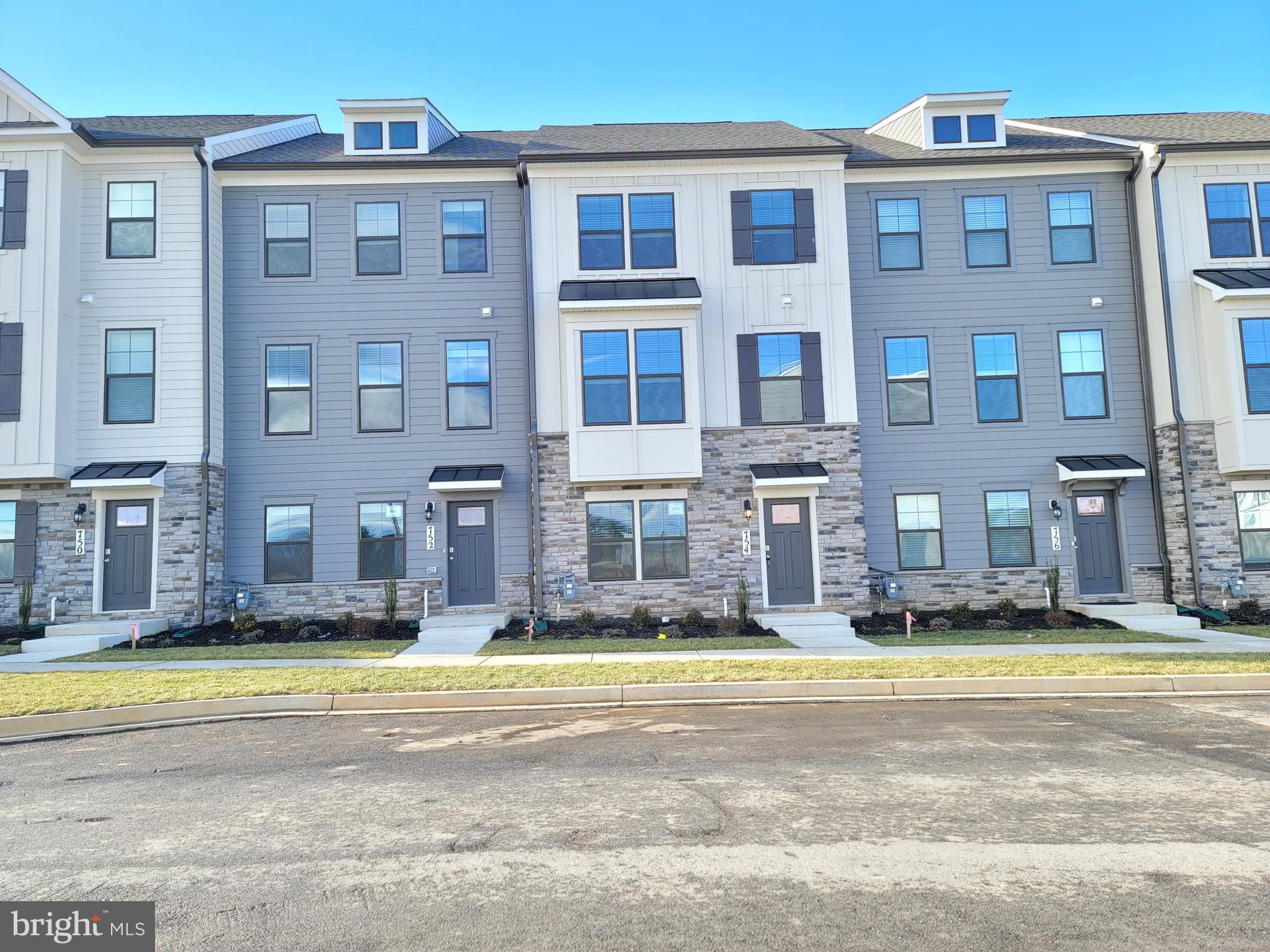 RENN QUARTER - Residential Lease