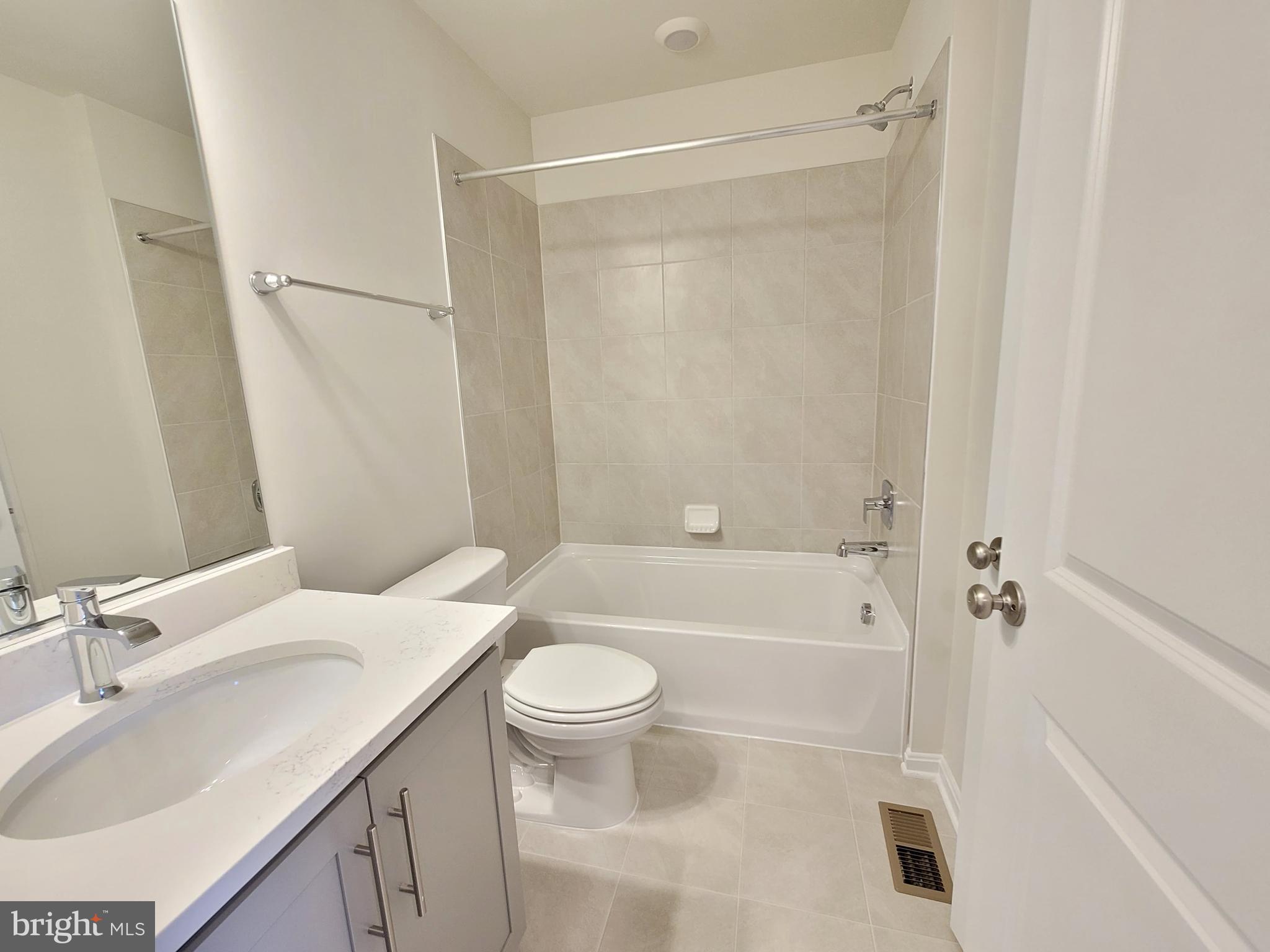 RENN QUARTER - Residential Lease