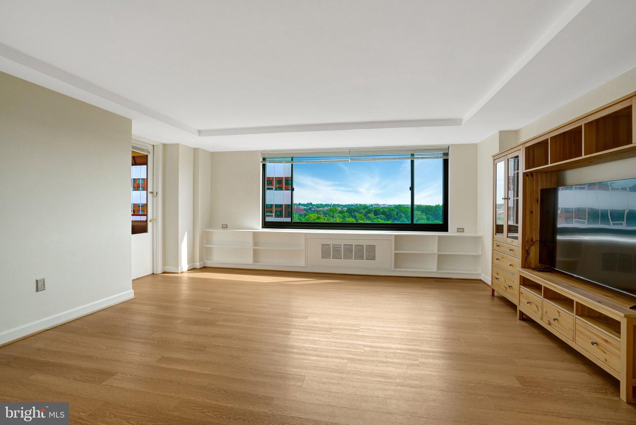 1021 ARLINGTON BOULEVARD 818