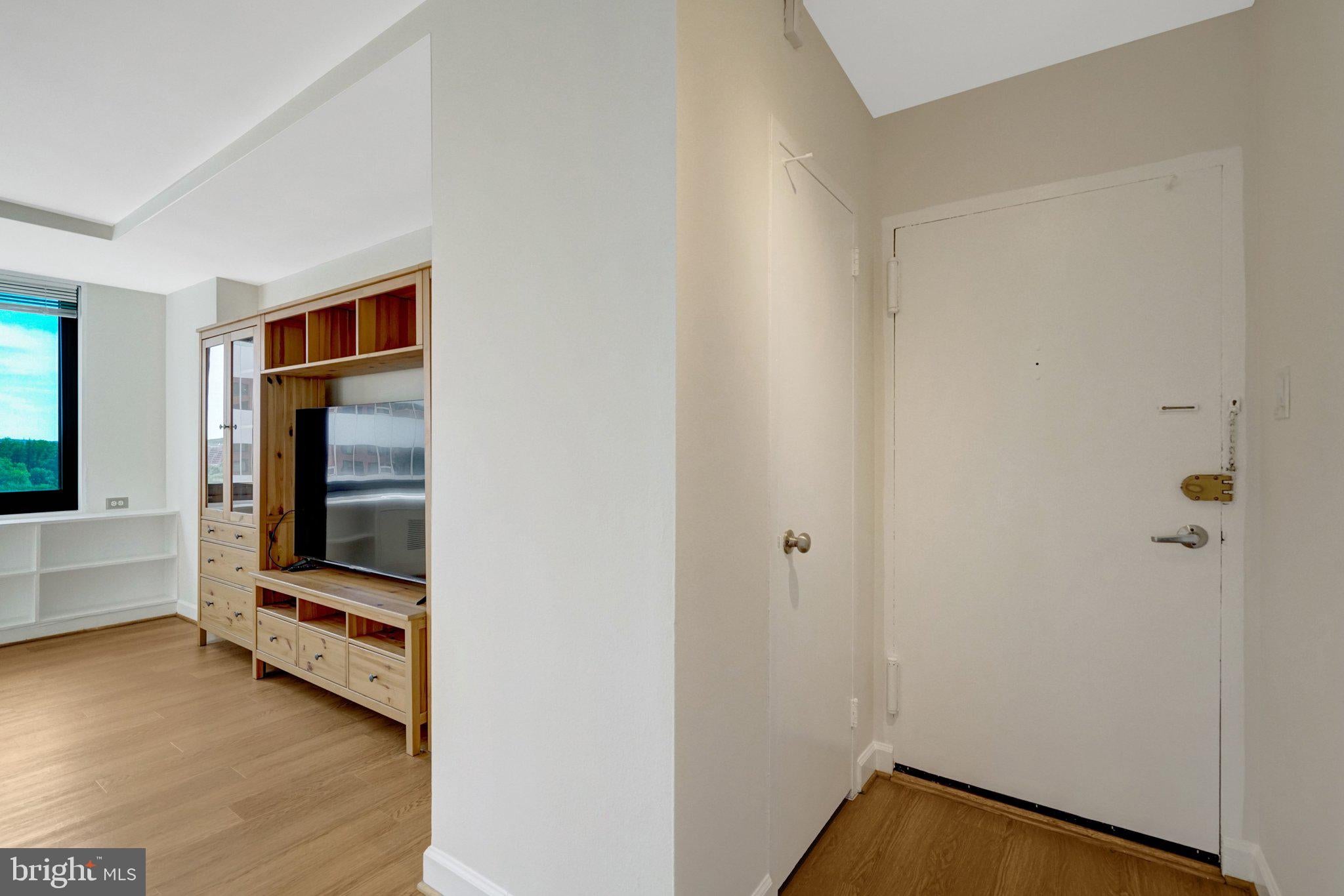 1021 ARLINGTON BOULEVARD 818