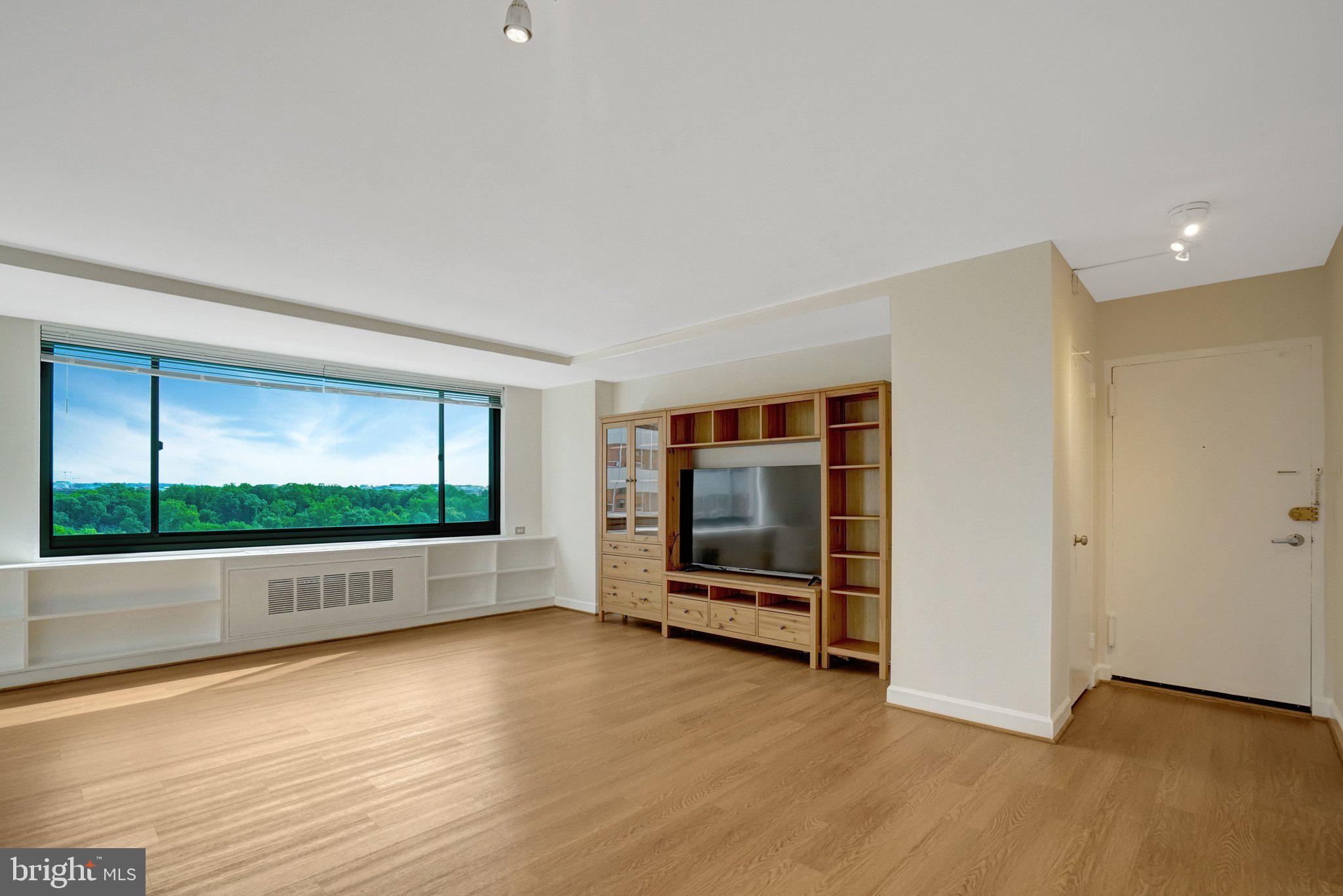 1021 ARLINGTON BOULEVARD 818