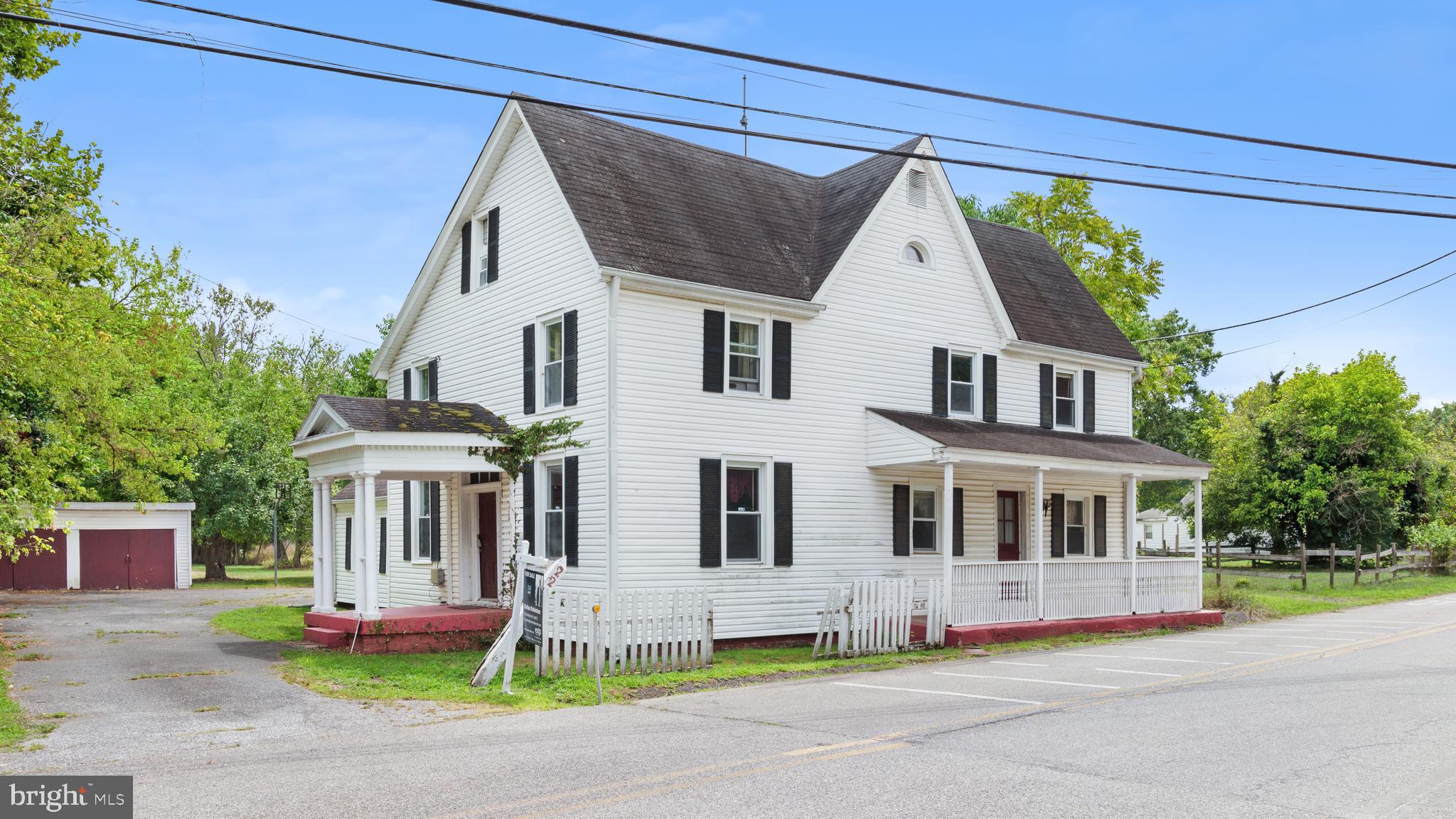 2207 FLORAL PARK ROAD