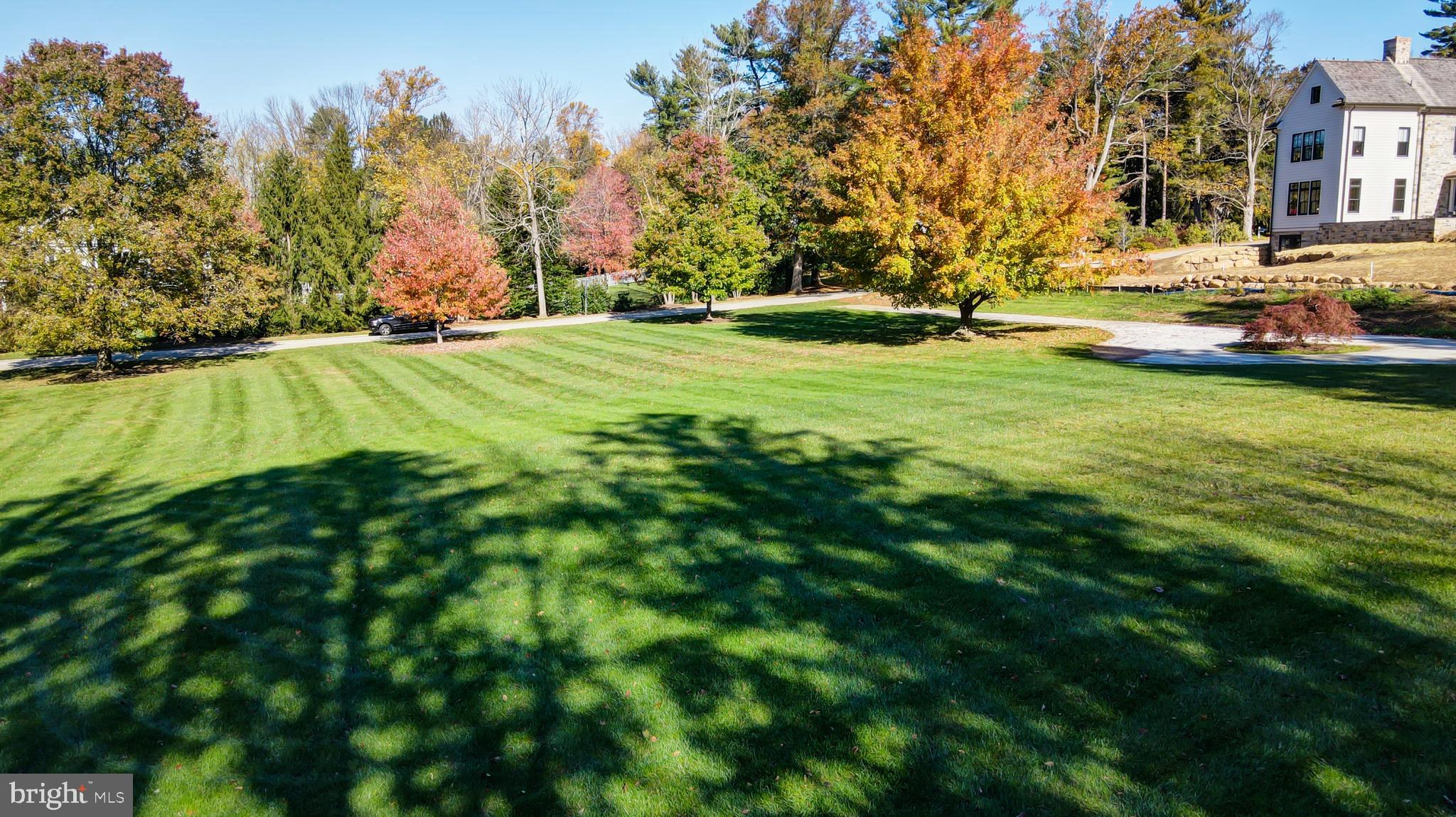 LEOPARD LAKES - Land