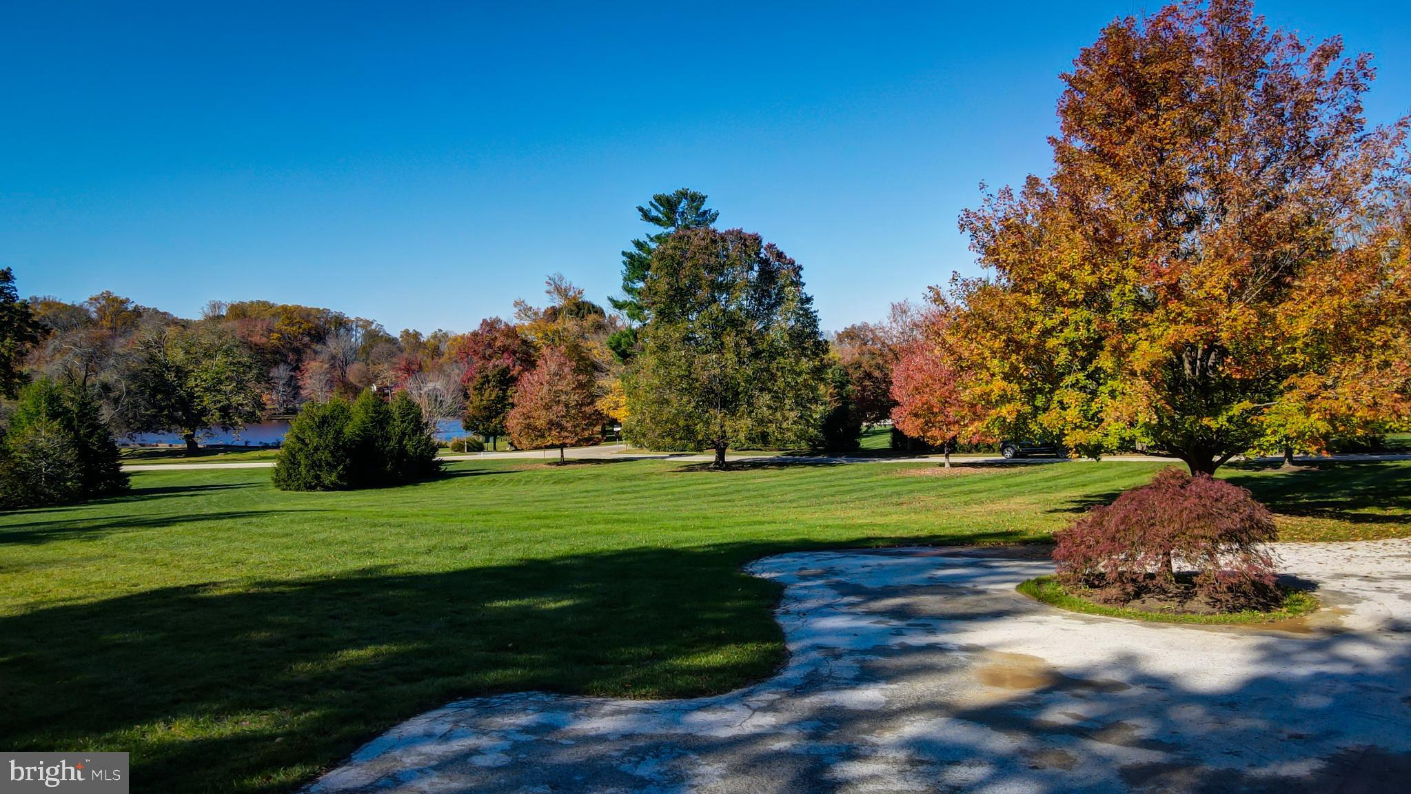 LEOPARD LAKES - Land