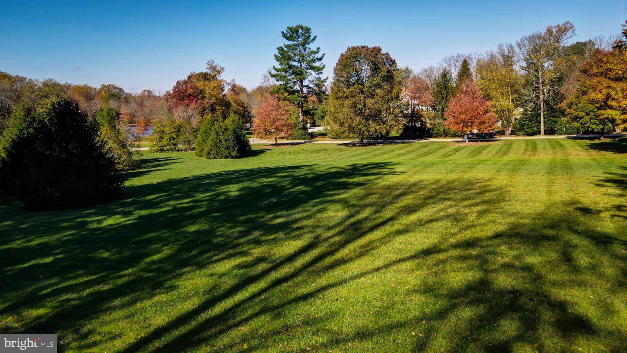 LEOPARD LAKES - Land