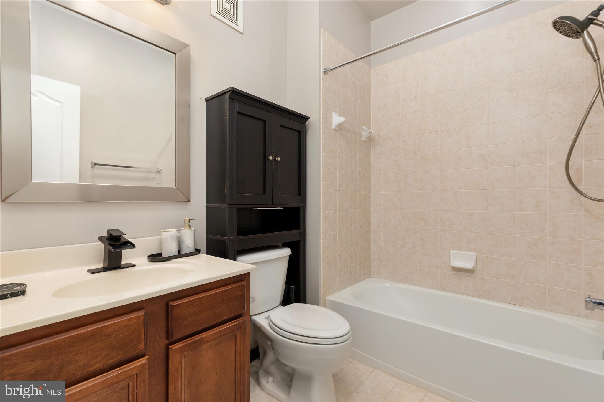 THE TOWNES AT VILLAGE PLACE - Residential