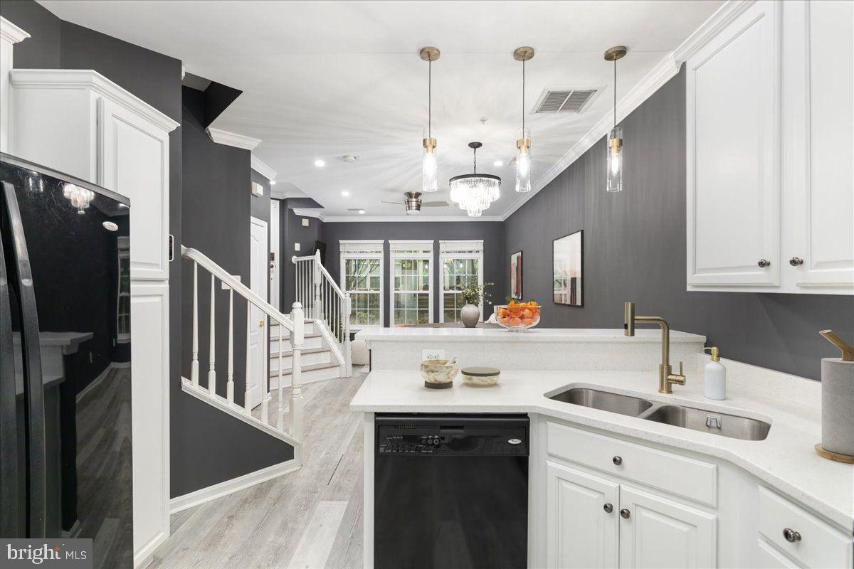 THE TOWNES AT VILLAGE PLACE - Residential