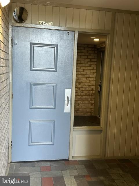 CENTER COURT - Residential