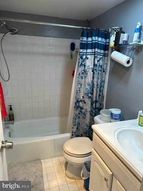 CENTER COURT - Residential