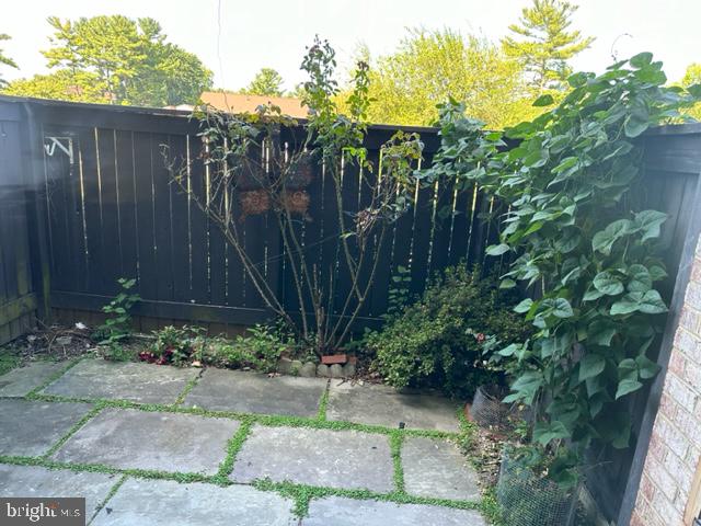 CENTER COURT - Residential