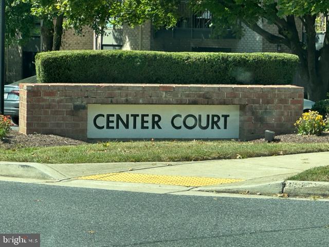 CENTER COURT - Residential